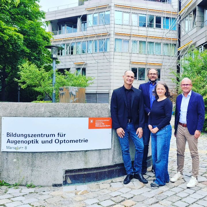 Die Leitung des Bildungszentrums für Augenoptik und Optometrie liegt bei Jochen Zöhr, Carsten Schiffer, Melinda Maier, Sebastian Stastny