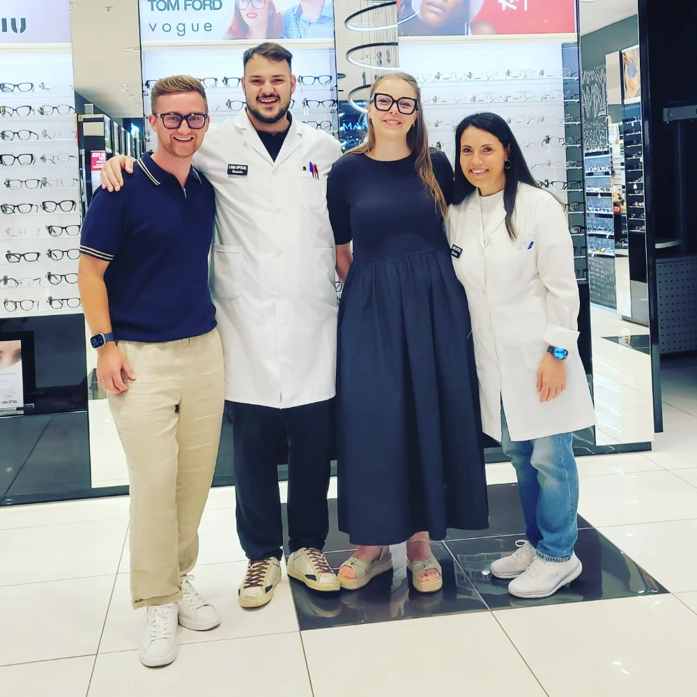 Seit 2025 ist das Städtische Bildungszentrum für Augenoptik und Optometrie Teil des europäischen Förderprogramms Erasmus Plus: Ein wichtiger Meilenstein für unsere Schule und ein bedeutender Beitrag zur internationalen Ausrichtung unserer Ausbildung.
